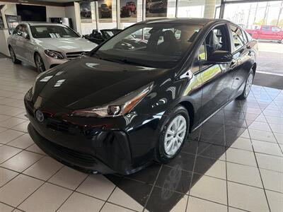 2022 Toyota Prius LE 4DR HATCHBACK   - Photo 2 - Hamilton, OH 45015