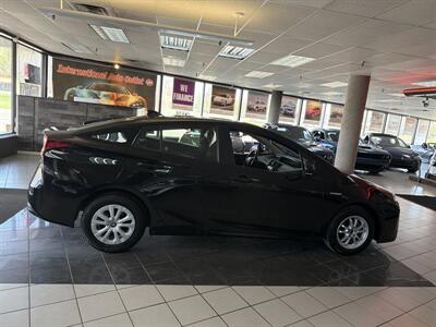 2022 Toyota Prius LE 4DR HATCHBACK   - Photo 6 - Hamilton, OH 45015