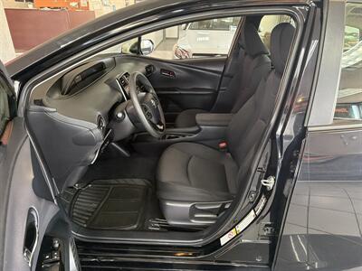 2022 Toyota Prius LE 4DR HATCHBACK   - Photo 10 - Hamilton, OH 45015