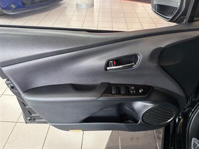 2022 Toyota Prius LE 4DR HATCHBACK   - Photo 18 - Hamilton, OH 45015