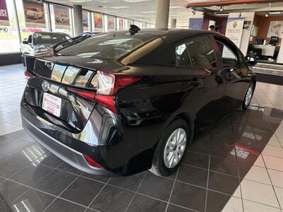 2022 Toyota Prius LE 4DR HATCHBACK   - Photo 7 - Hamilton, OH 45015