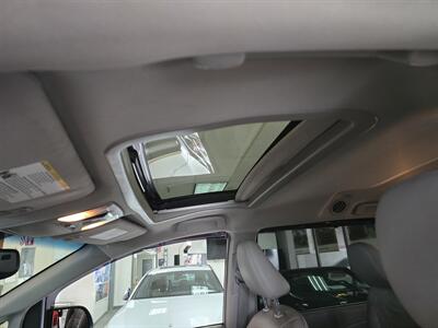 2017 Toyota Sienna XLE 8-Passenger 4DR MINI-VAN   - Photo 30 - Hamilton, OH 45015
