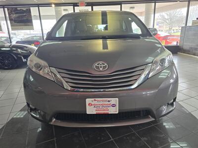 2017 Toyota Sienna XLE 8-Passenger 4DR MINI-VAN   - Photo 2 - Hamilton, OH 45015