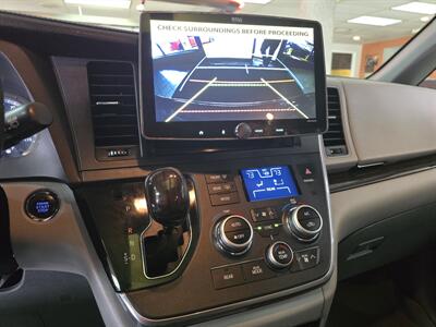 2017 Toyota Sienna XLE 8-Passenger 4DR MINI-VAN   - Photo 23 - Hamilton, OH 45015