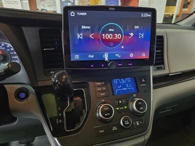 2017 Toyota Sienna XLE 8-Passenger 4DR MINI-VAN   - Photo 25 - Hamilton, OH 45015