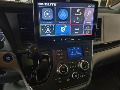 2017 Toyota Sienna XLE 8-Passenger 4DR MINI-VAN   - Photo 26 - Hamilton, OH 45015