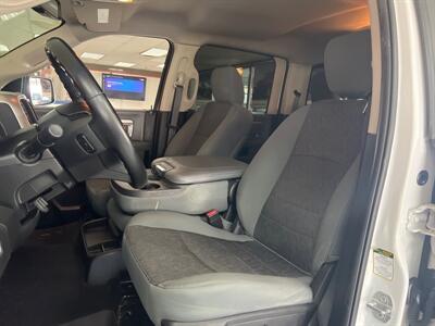 2019 RAM 1500 CLASSIC BIG HORN CREW CAB 4X4   - Photo 10 - Hamilton, OH 45015