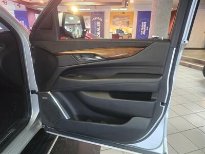 2017 Cadillac Escalade ESV Premium Luxury 4DR SUV AWD - Photo 16 - Hamilton, OH 45015