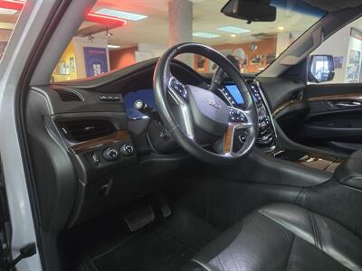 2017 Cadillac Escalade ESV Premium Luxury 4DR SUV AWD - Photo 8 - Hamilton, OH 45015