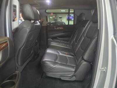 2017 Cadillac Escalade ESV Premium Luxury 4DR SUV AWD - Photo 11 - Hamilton, OH 45015