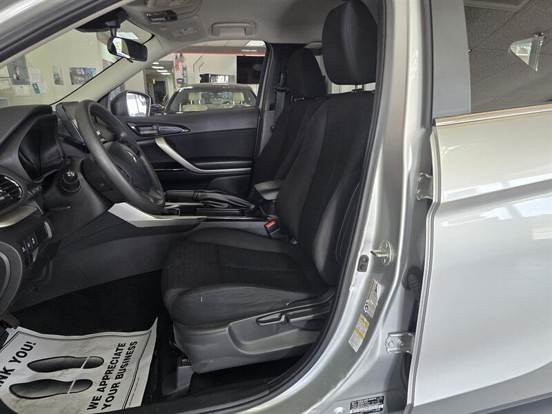 2024 Mitsubishi Eclipse Cross LE - Photo 9 - Hamilton, OH 45015