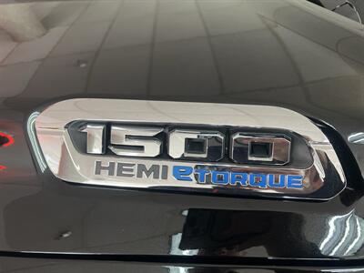 2024 RAM 1500 Laramie CREW CAB 4X4/HEMI   - Photo 30 - Hamilton, OH 45015