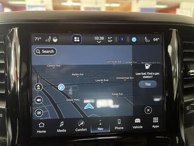 2024 RAM 1500 Laramie CREW CAB 4X4/HEMI   - Photo 16 - Hamilton, OH 45015