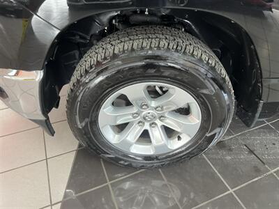 2024 RAM 1500 Laramie CREW CAB 4X4/HEMI   - Photo 35 - Hamilton, OH 45015