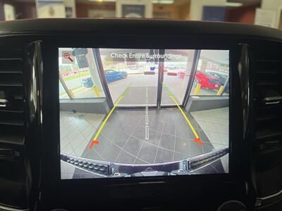 2024 RAM 1500 Laramie CREW CAB 4X4/HEMI   - Photo 17 - Hamilton, OH 45015
