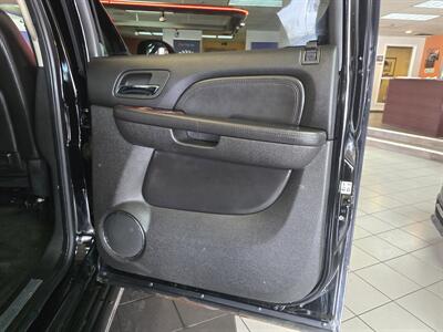 2007 Cadillac Escalade ESV 4DR SUV 4X4   - Photo 17 - Hamilton, OH 45015