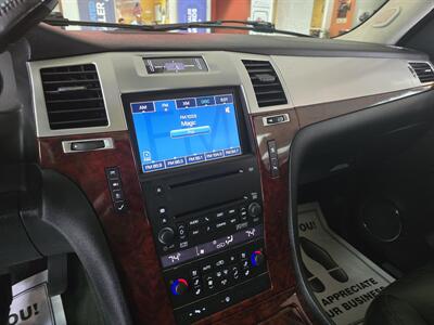 2007 Cadillac Escalade ESV 4DR SUV 4X4   - Photo 19 - Hamilton, OH 45015