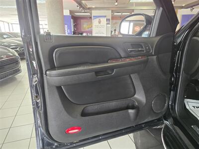 2007 Cadillac Escalade ESV 4DR SUV 4X4   - Photo 7 - Hamilton, OH 45015