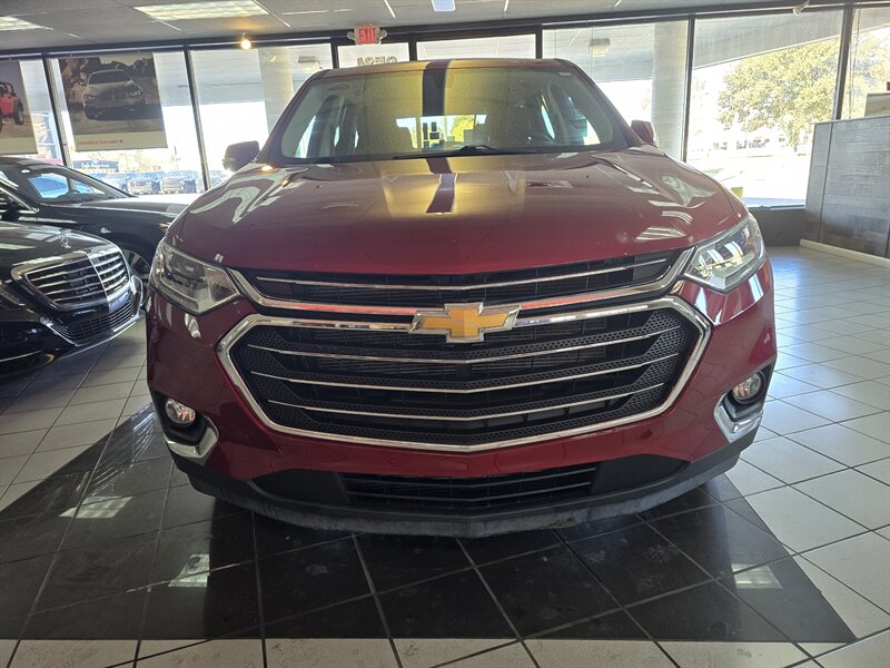 2021 Chevrolet Traverse LT Cloth 4DR SUV w/1LT - Photo 2 - Hamilton, OH 45015