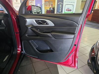 2021 Chevrolet Traverse LT Cloth 4DR SUV w/1LT - Photo 14 - Hamilton, OH 45015