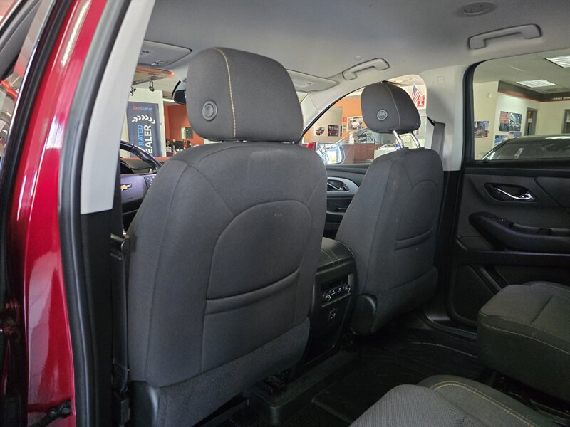 2021 Chevrolet Traverse LT Cloth 4DR SUV w/1LT - Photo 11 - Hamilton, OH 45015