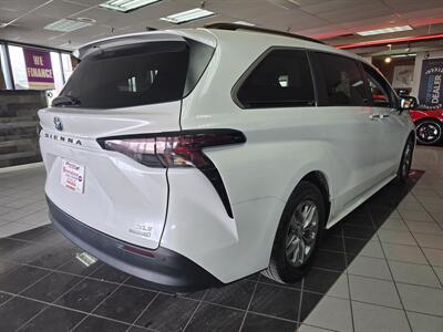 2024 Toyota Sienna XLE 8-Passenger 4DR MINI-VAN - Photo 4 - Hamilton, OH 45015
