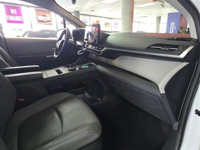 2024 Toyota Sienna XLE 8-Passenger 4DR MINI-VAN - Photo 14 - Hamilton, OH 45015