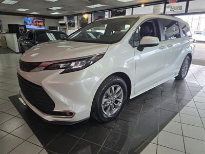 2024 Toyota Sienna XLE 8-Passenger 4DR MINI-VAN - Photo 1 - Hamilton, OH 45015