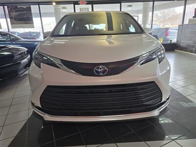 2024 Toyota Sienna XLE 8-Passenger 4DR MINI-VAN - Photo 2 - Hamilton, OH 45015