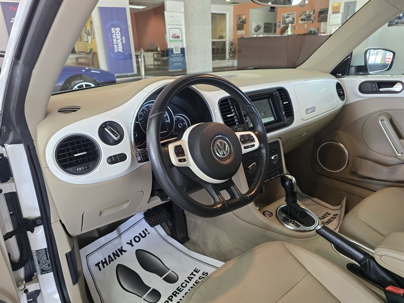 2013 Volkswagen Beetle-Classic 2.5L 2DR HATCHBACK - Photo 8 - Hamilton, OH 45015