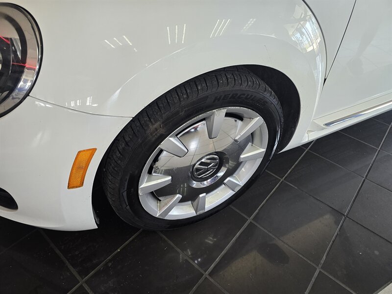 2013 Volkswagen Beetle-Classic 2.5L 2DR HATCHBACK - Photo 31 - Hamilton, OH 45015