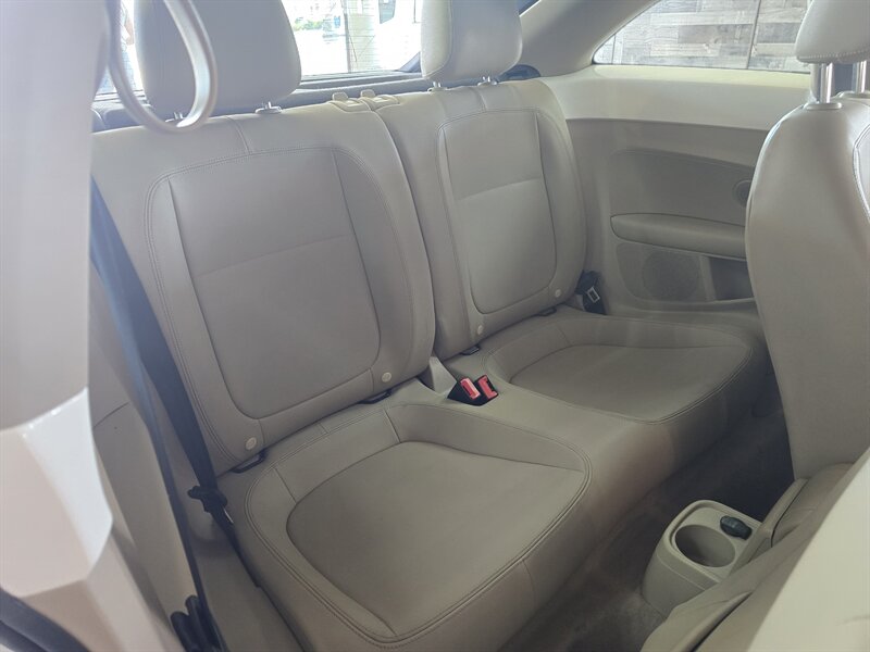 2013 Volkswagen Beetle-Classic 2.5L 2DR HATCHBACK - Photo 14 - Hamilton, OH 45015