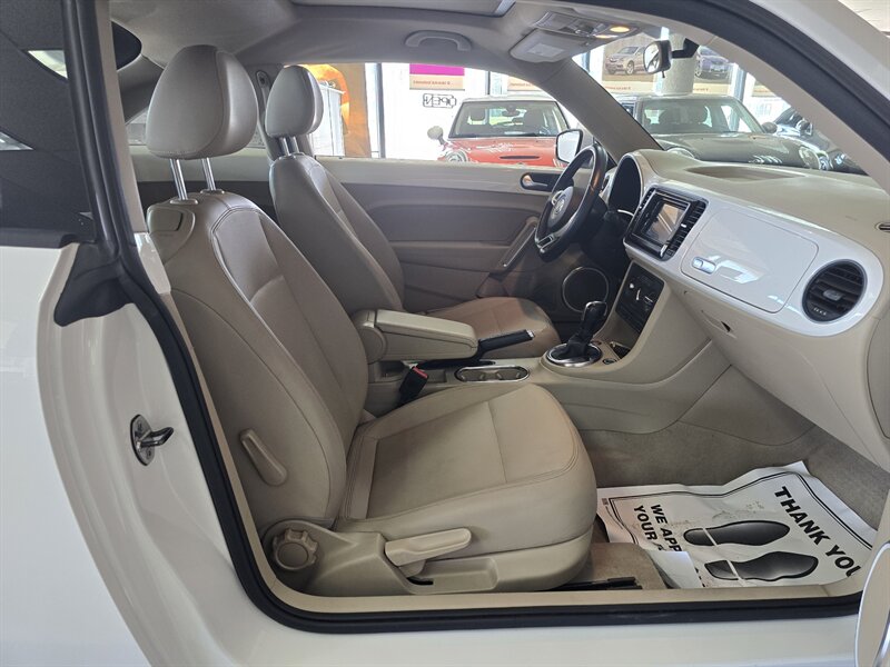 2013 Volkswagen Beetle-Classic 2.5L 2DR HATCHBACK - Photo 13 - Hamilton, OH 45015