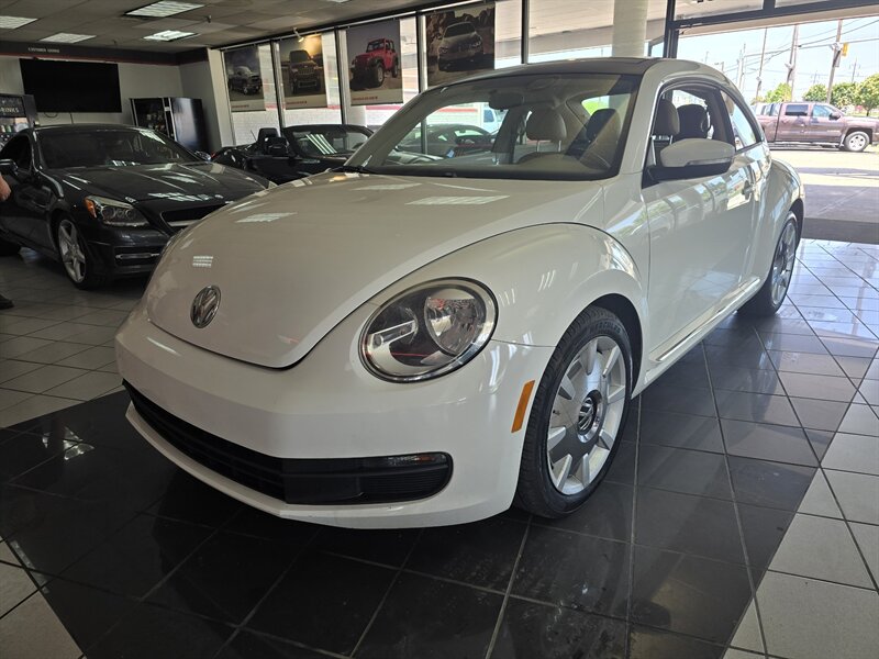 2013 Volkswagen Beetle-Classic 2.5L 2DR HATCHBACK   - Photo 1 - Hamilton, OH 45015