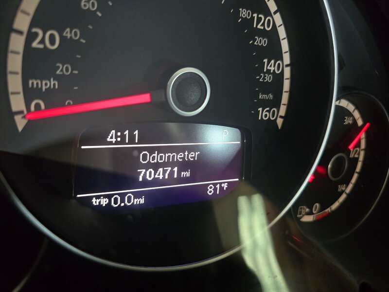 2013 Volkswagen Beetle-Classic 2.5L 2DR HATCHBACK - Photo 26 - Hamilton, OH 45015