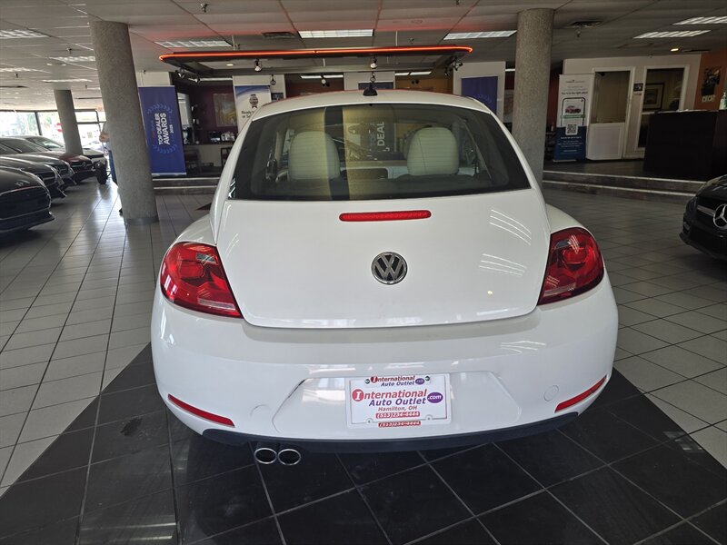 2013 Volkswagen Beetle-Classic 2.5L 2DR HATCHBACK - Photo 5 - Hamilton, OH 45015