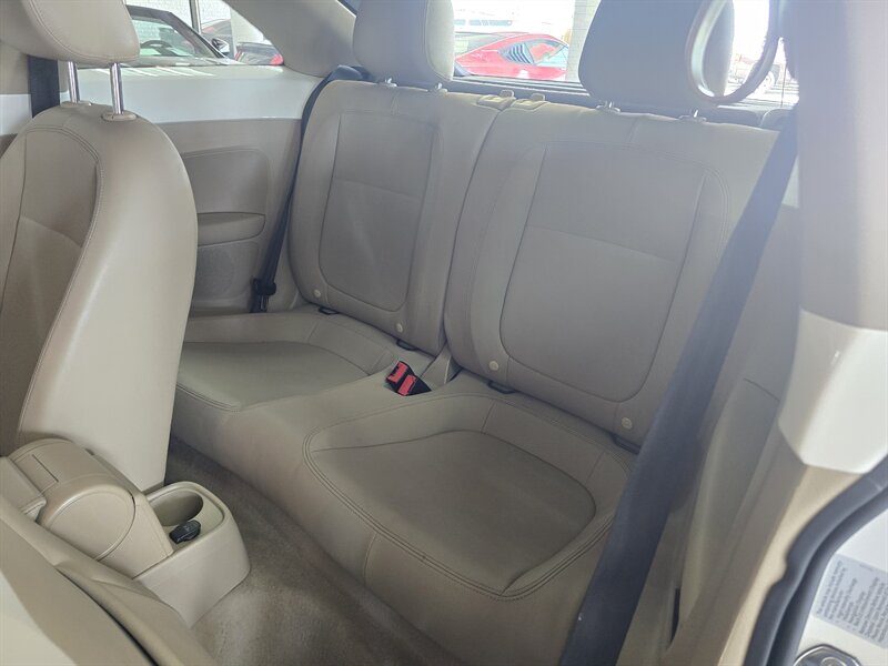 2013 Volkswagen Beetle-Classic 2.5L 2DR HATCHBACK - Photo 10 - Hamilton, OH 45015