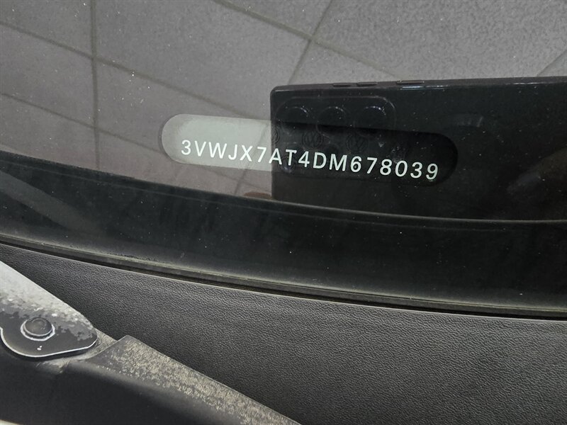 2013 Volkswagen Beetle-Classic 2.5L 2DR HATCHBACK - Photo 32 - Hamilton, OH 45015
