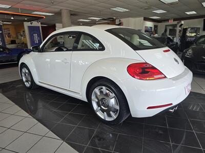 2013 Volkswagen Beetle-Classic 2.5L 2DR HATCHBACK - Photo 6 - Hamilton, OH 45015