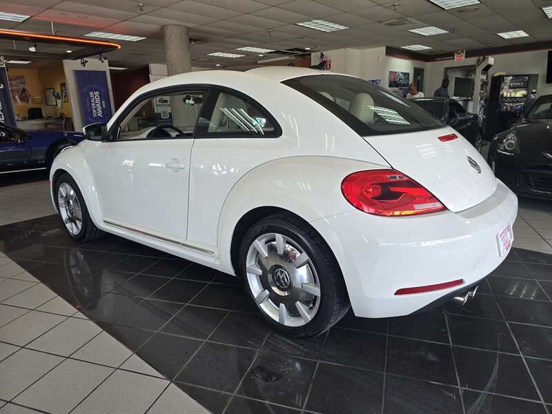 2013 Volkswagen Beetle-Classic 2.5L 2DR HATCHBACK - Photo 6 - Hamilton, OH 45015