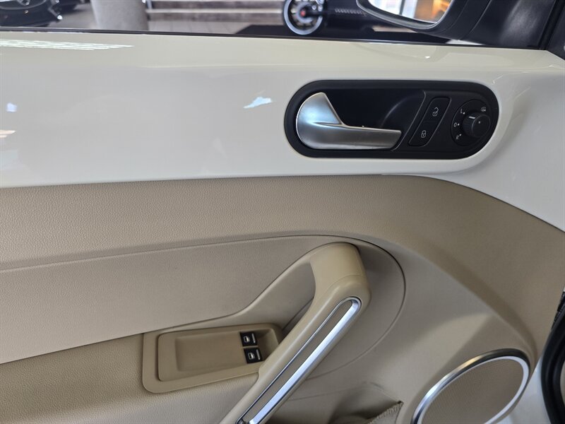 2013 Volkswagen Beetle-Classic 2.5L 2DR HATCHBACK - Photo 15 - Hamilton, OH 45015