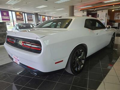 2015 Dodge Challenger R/T-COUPE/V8 HEMI   - Photo 5 - Hamilton, OH 45015