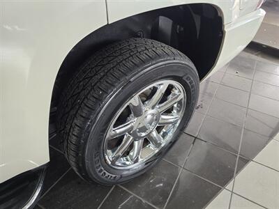 2011 GMC Yukon Denali 4DR SUV AWD   - Photo 32 - Hamilton, OH 45015