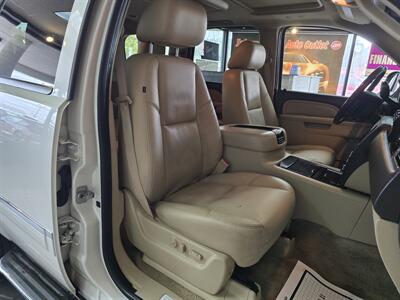 2011 GMC Yukon Denali 4DR SUV AWD   - Photo 12 - Hamilton, OH 45015