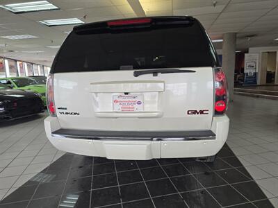 2011 GMC Yukon Denali 4DR SUV AWD   - Photo 5 - Hamilton, OH 45015