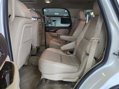 2011 GMC Yukon Denali 4DR SUV AWD   - Photo 9 - Hamilton, OH 45015