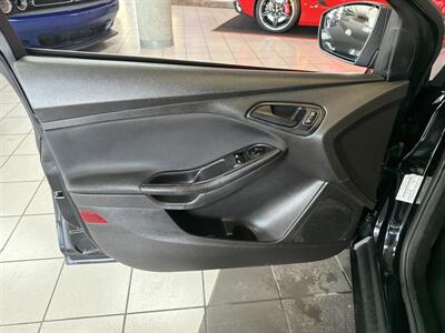 2016 Ford Focus S 4DR SEDAN   - Photo 17 - Hamilton, OH 45015