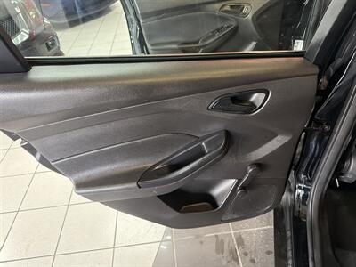 2016 Ford Focus S 4DR SEDAN   - Photo 19 - Hamilton, OH 45015