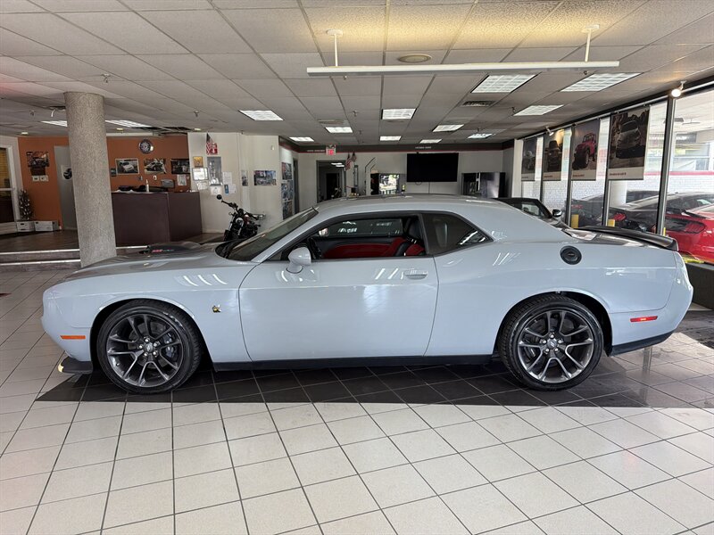 2022 Dodge Challenger R/T Scat Pack - Photo 2 - Hamilton, OH 45015