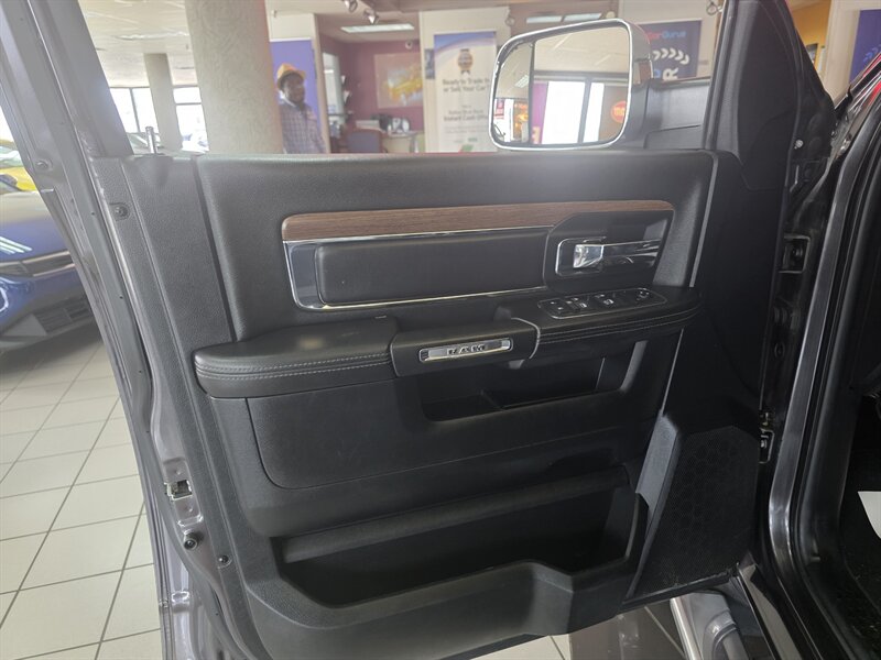 2014 RAM 1500 Laramie - Photo 10 - Hamilton, OH 45015